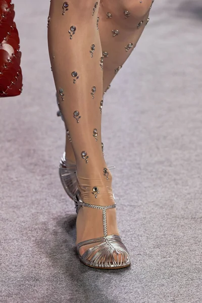 Look 18